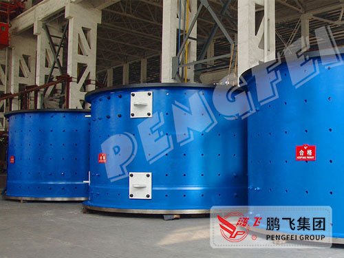 A wet overflow mining ball mill with a diameter of 5.8 × 8.7m